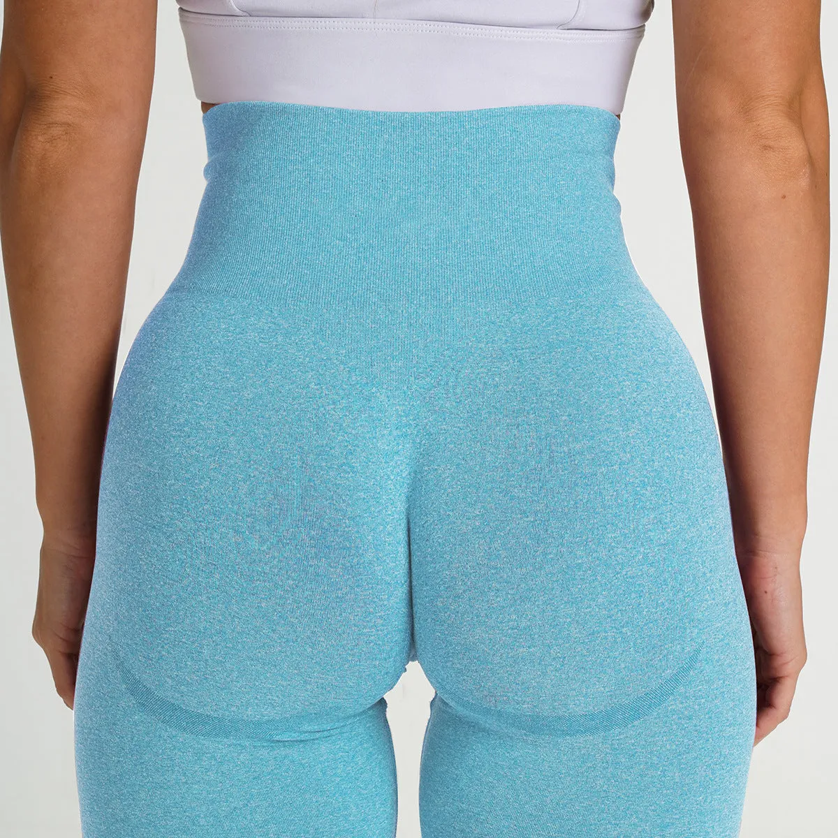 Hzori 2023 Trendy Fashion Trending Sports Fitness Yoga Pants Crescent Seamless Five-Point Tight Shorts for Women