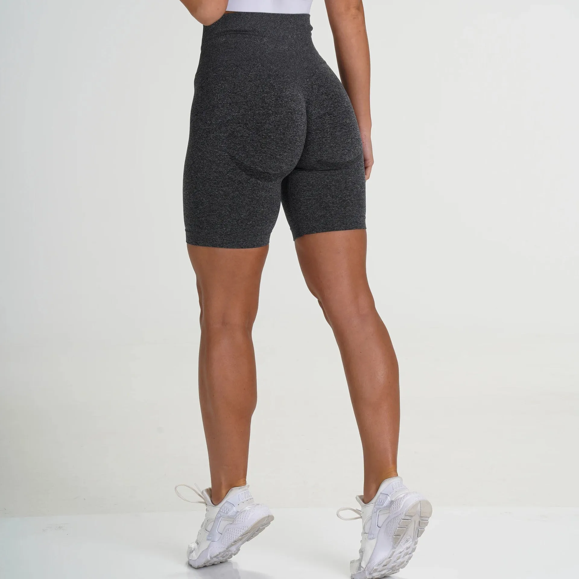 Hzori 2023 Trendy Fashion Trending Sports Fitness Yoga Pants Crescent Seamless Five-Point Tight Shorts for Women