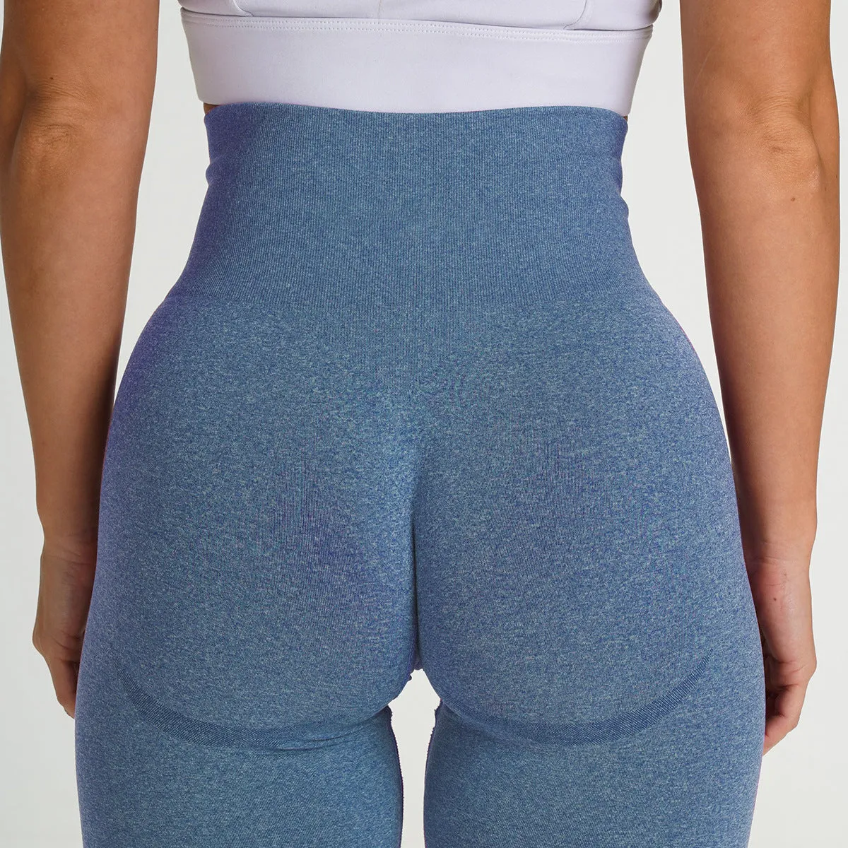 Hzori 2023 Trendy Fashion Trending Sports Fitness Yoga Pants Crescent Seamless Five-Point Tight Shorts for Women