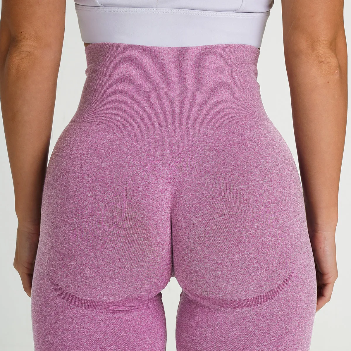 Hzori 2023 Trendy Fashion Trending Sports Fitness Yoga Pants Crescent Seamless Five-Point Tight Shorts for Women