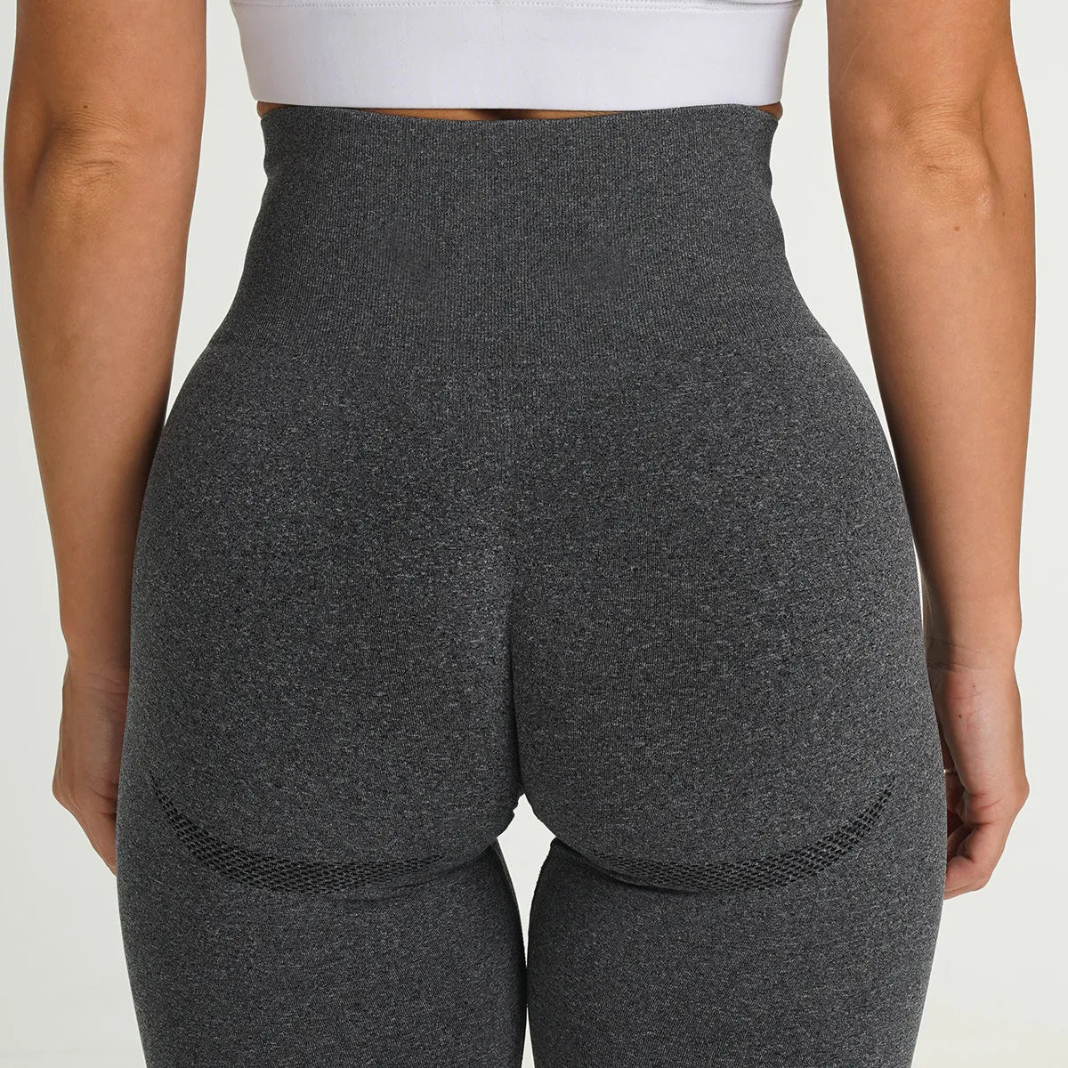 Hzori 2023 Trendy Fashion Trending Sports Fitness Yoga Pants Crescent Seamless Five-Point Tight Shorts for Women