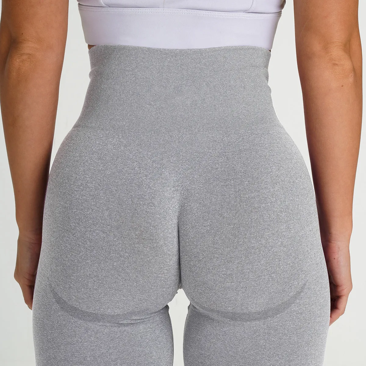 Hzori 2023 Trendy Fashion Trending Sports Fitness Yoga Pants Crescent Seamless Five-Point Tight Shorts for Women