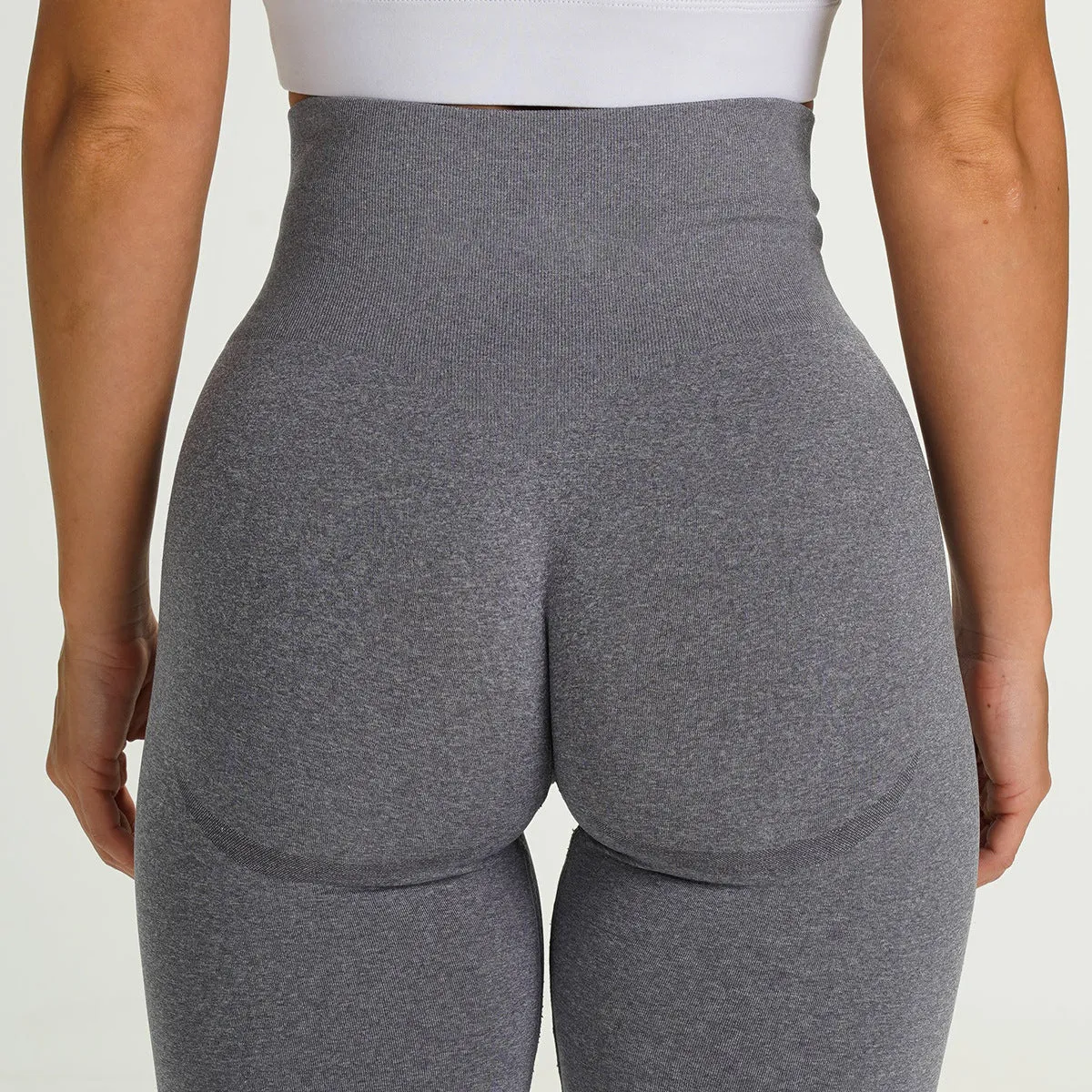Hzori 2023 Trendy Fashion Trending Sports Fitness Yoga Pants Crescent Seamless Five-Point Tight Shorts for Women