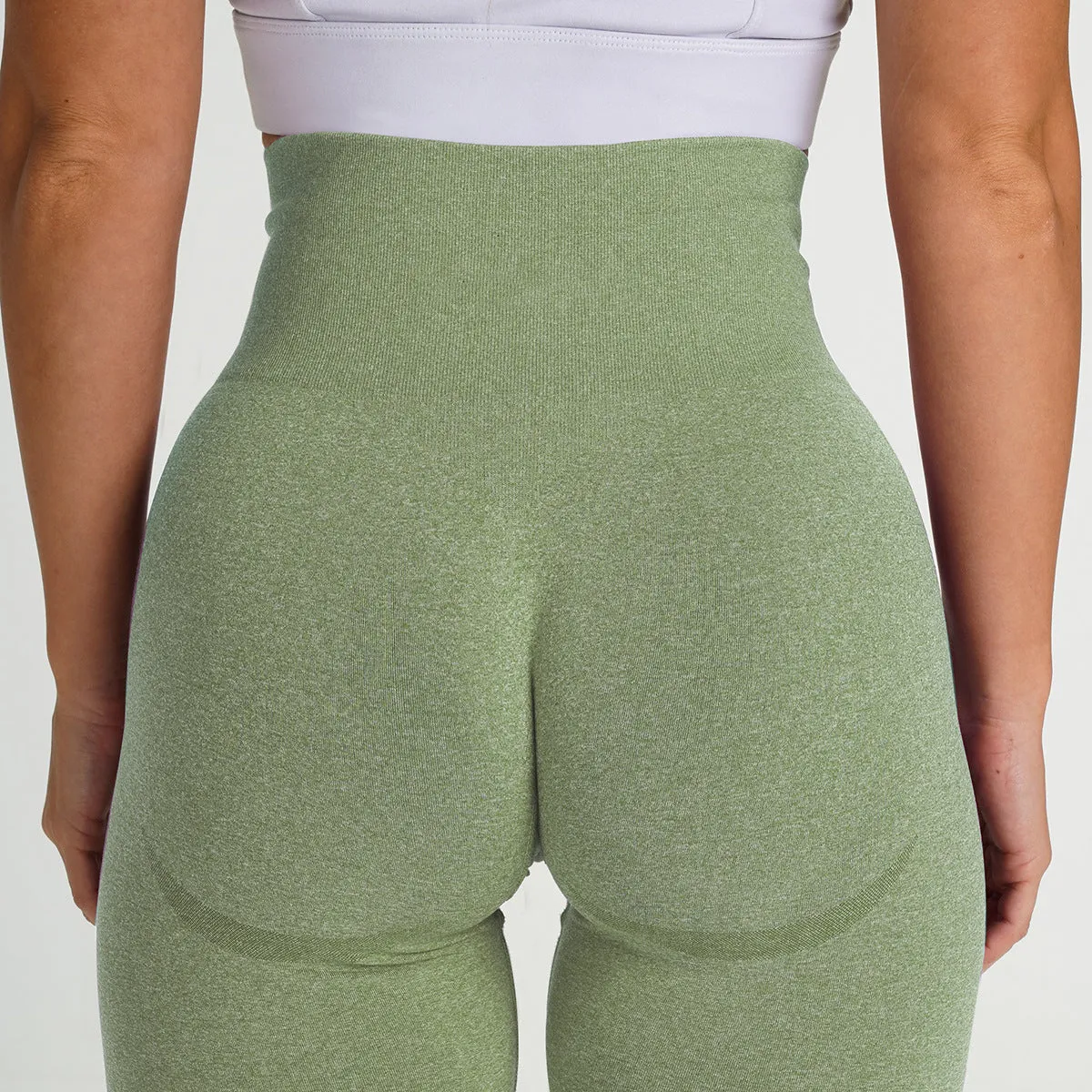 Hzori 2023 Trendy Fashion Trending Sports Fitness Yoga Pants Crescent Seamless Five-Point Tight Shorts for Women