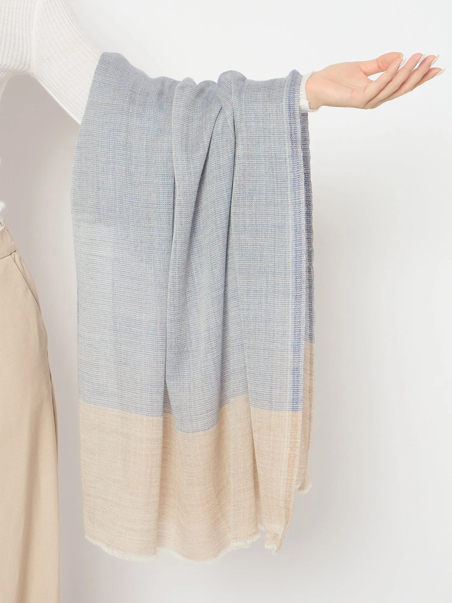 Women Colorblock Frayed Edges Soft Woolen Stole
